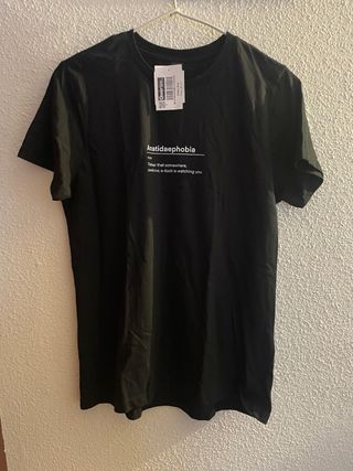 Camiseta negra con pato Qwertee