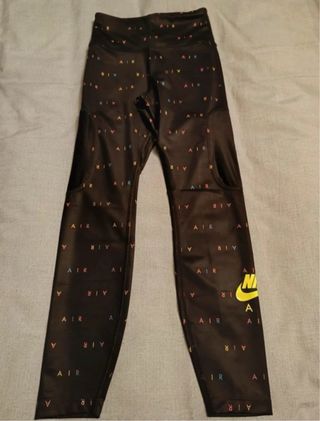 Completo sportivo Nike Air.