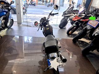 Suzuki GN 250 Negra/Plata