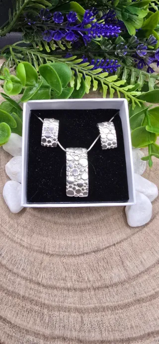 Set di gioielli in argento con ciondolo e orecchini