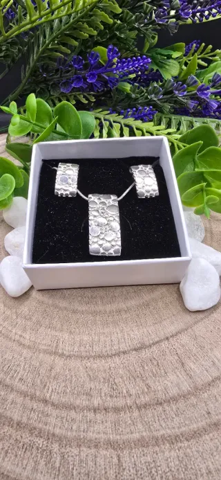 Set di gioielli in argento con ciondolo e orecchini