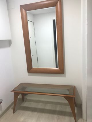 Ingresso con specchio in legno