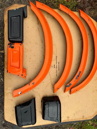 Aletines Suzuki Samurai Naranja y Negro