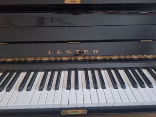 Piano Lester Negro