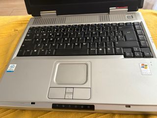 Ordenador portatil vintage Airis cargador. XP offi