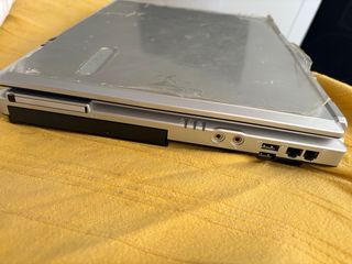 Ordenador portatil vintage Airis cargador. XP offi