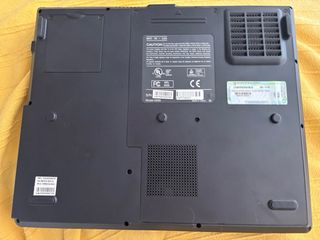 Ordenador portatil vintage Airis cargador. XP offi