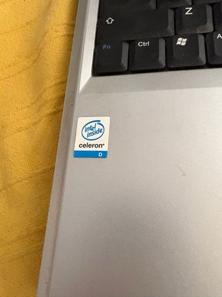 Ordenador portatil vintage Airis cargador. XP offi