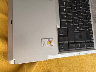 Ordenador portatil vintage Airis cargador. XP offi