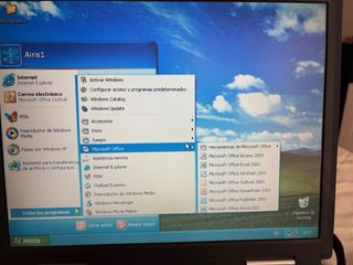 Ordenador portatil vintage Airis cargador. XP offi