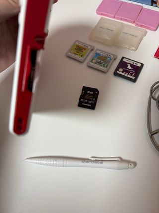 Nintendo 2DS Blanca y Roja con Tomodachi Life