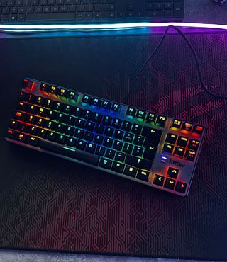 Teclado Mecânico Krom Kernel TKL RGB