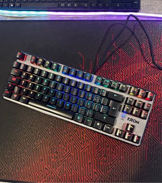 Teclado Mecânico Krom Kernel TKL RGB
