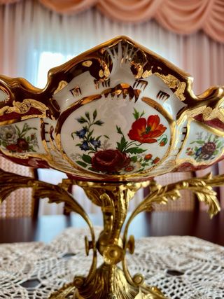 Frutero antiguo estilo barroco porcelana y latón