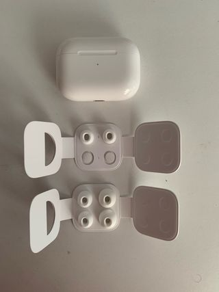 Caja cargador AirPods Pro + Almohadillas T M