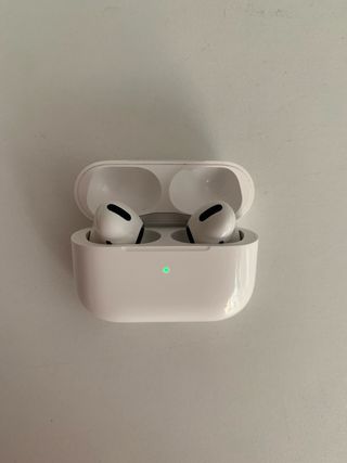 Caja cargador AirPods Pro + Almohadillas T M