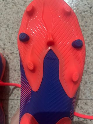 Botas de fútbol niño moradas