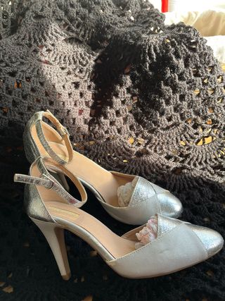 Zapatos de tacón plateados, usados 1 vez