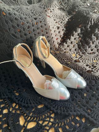 Zapatos de tacón plateados, usados 1 vez