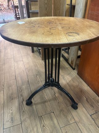 Mesa redonda patas hierro madera