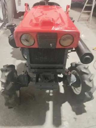 Tractor Kubota Rojo