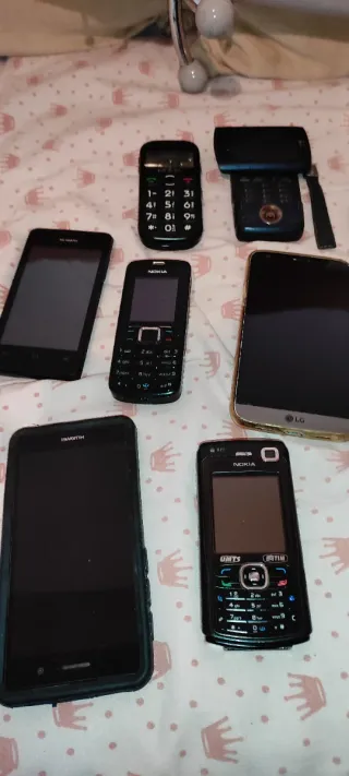 Lotto 10 telefoni vintage Nokia neri