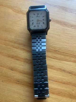 Reloj Lotus de pulsera de acero esfera blanca.