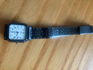 Reloj Lotus de pulsera de acero esfera blanca.