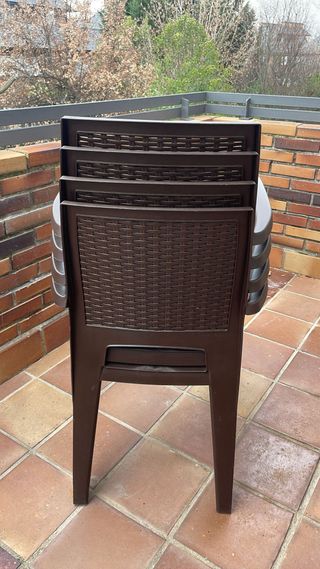 Conjunto de 4 sillas de terraza marrones