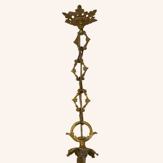 Lámpara de araña dorada de metal