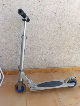 Patinete infantil plateado