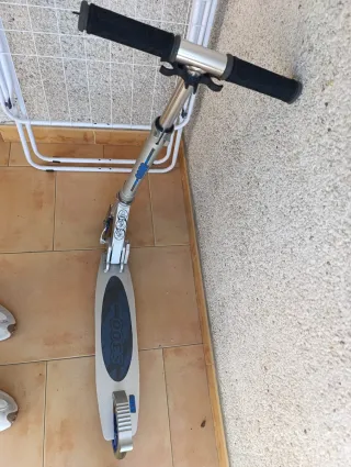 Patinete infantil plateado