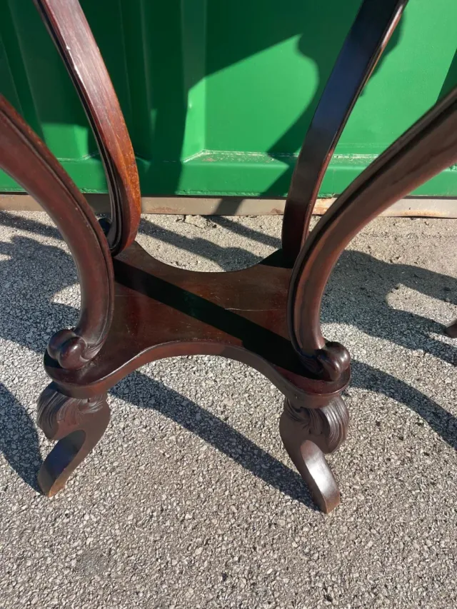 Mesitas de caoba estilo clásico