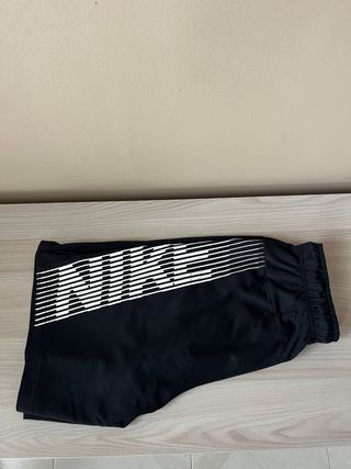 Pantaloncini Nike neri con logo