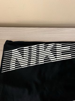 Pantaloncini Nike neri con logo