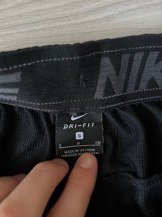 Pantaloncini Nike neri con logo