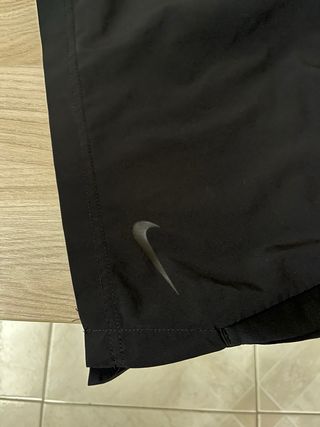 Pantaloncini Nike neri con logo