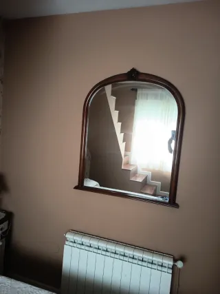 Espejo de madera para habitación..
