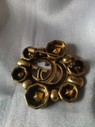 Spilla vintage Gucci GG con pietre