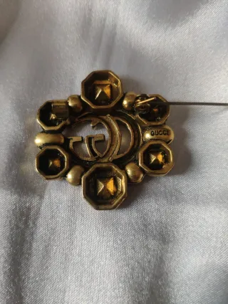 Spilla vintage Gucci GG con pietre