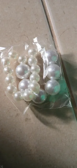 Pulseiras feitas à mão de missangas