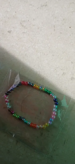 Pulseiras feitas à mão de missangas