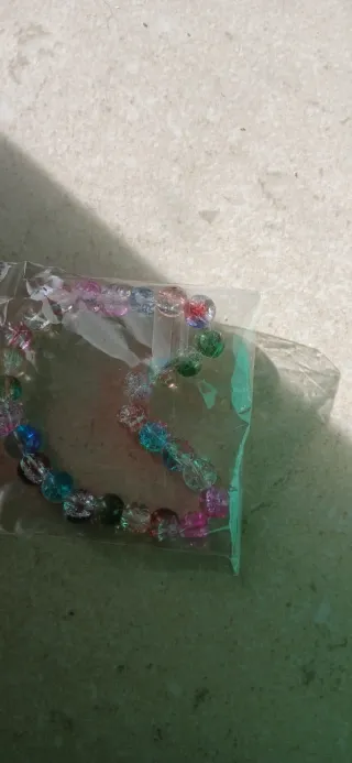 Pulseiras feitas à mão de missangas