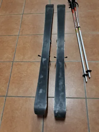 Esquís Fischer Race con bastones. 130.