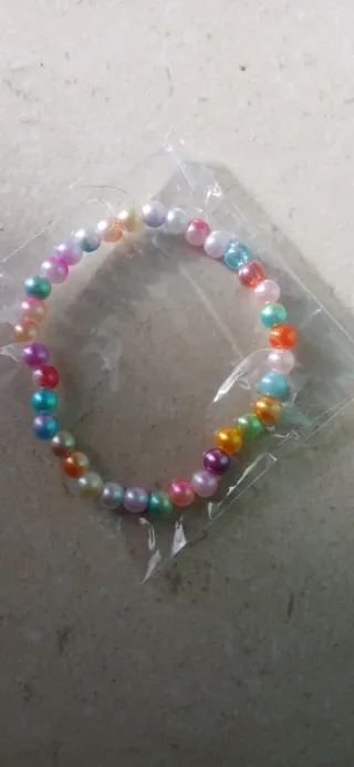 Pulseiras feitas à mão de missangas