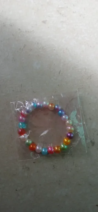 Pulseiras feitas à mão de missangas