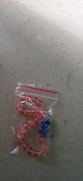 Pulseiras feitas à mão de missangas