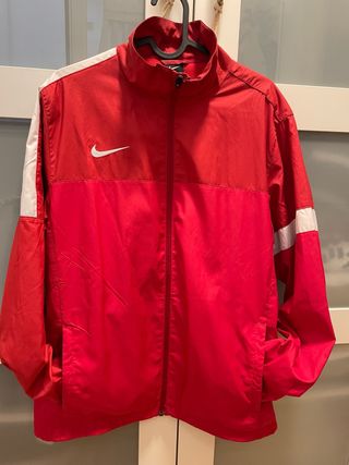 Chaqueta técnica Nike Roja y Blanca