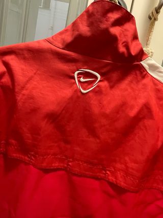 Chaqueta técnica Nike Roja y Blanca