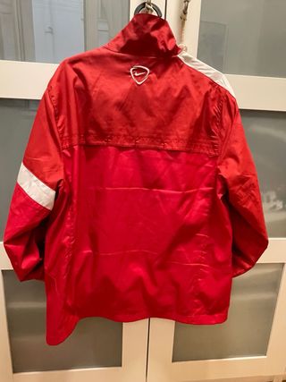 Chaqueta técnica Nike Roja y Blanca